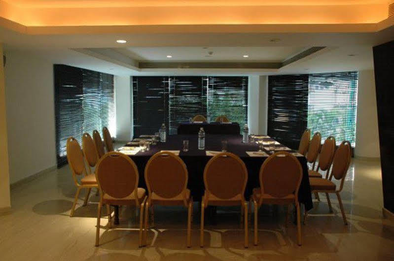 Shravanthi Sarovar Portico Bangalore Exteriör bild